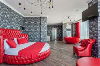 Гостиница Мартон Palace Краснодар Люкс с джакузи (красный)-5