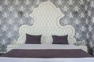 Гостиница Мартон Palace Краснодар Люкс с джакузи (белый)-2