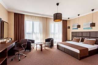 Гостиница Мартон Palace Краснодар Номер комфорт с одной двуспальной или двумя односпальными кроватями-1