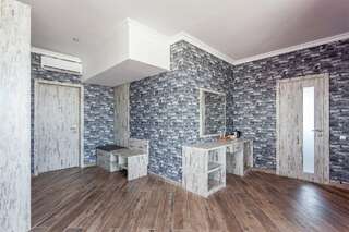 Гостиница Мартон Palace Краснодар Люкс с джакузи (красный)-13