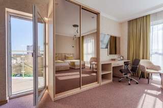 Гостиница Мартон Palace Краснодар Номер комфорт с одной двуспальной или двумя односпальными кроватями-2