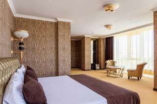 Гостиница Мартон Palace Краснодар Номер люкс с 1 двуспальной кроватью-9