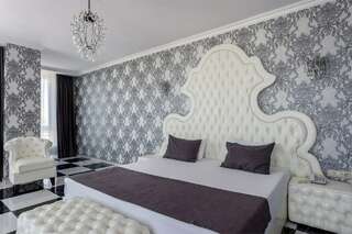 Гостиница Мартон Palace Краснодар Люкс с джакузи (белый)-3