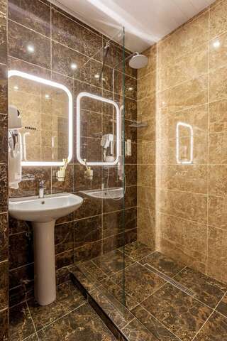 Гостиница Мартон Palace Краснодар Номер стандарт с 2 односпальными кроватями-4