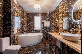 Гостиница Мартон Palace Краснодар Номер люкс с 1 двуспальной кроватью-12